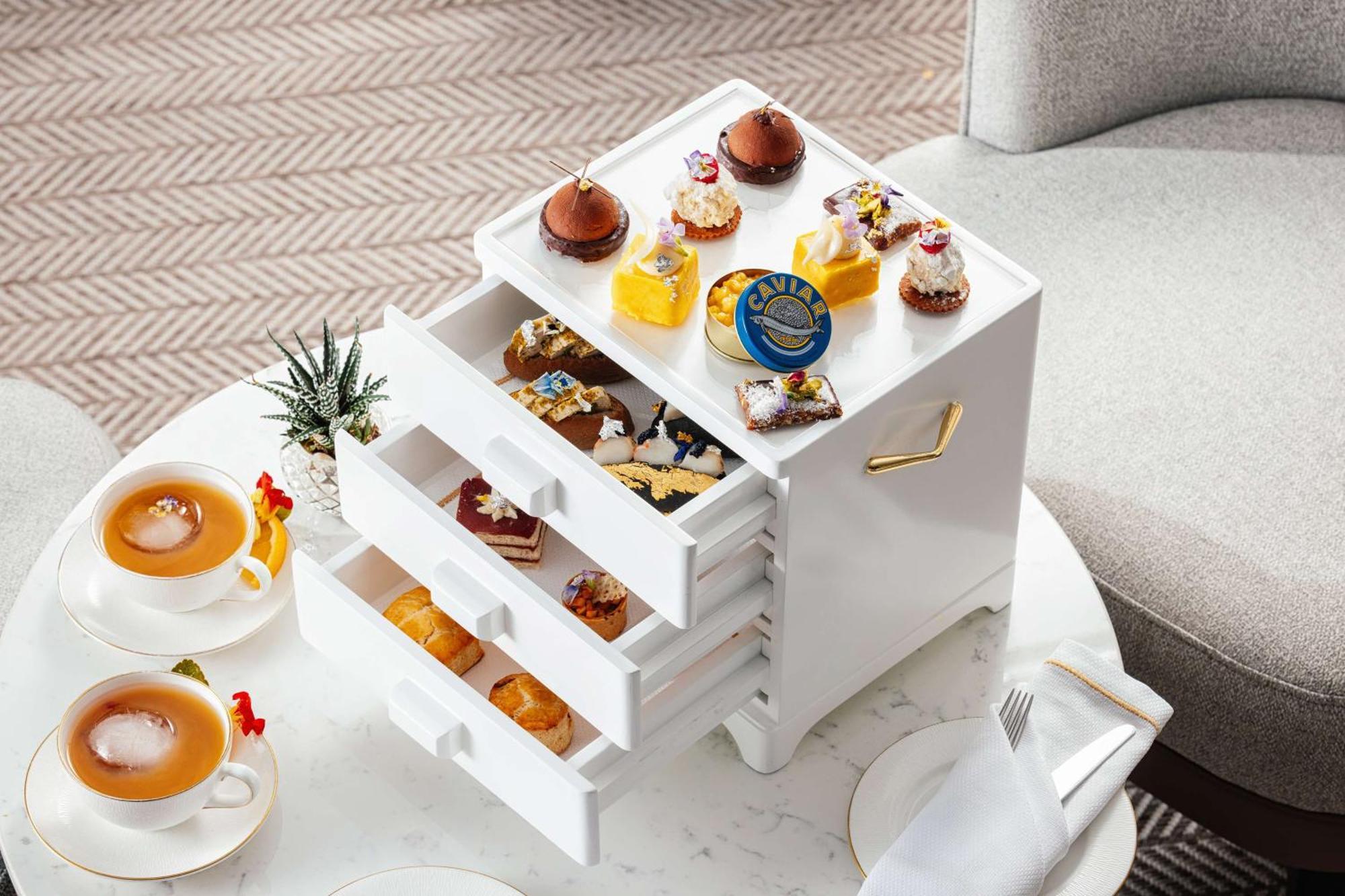 Kempinski The Boulevard Dubái Exterior foto Afternoon tea at The Ritz-Carlton, Hong Kong