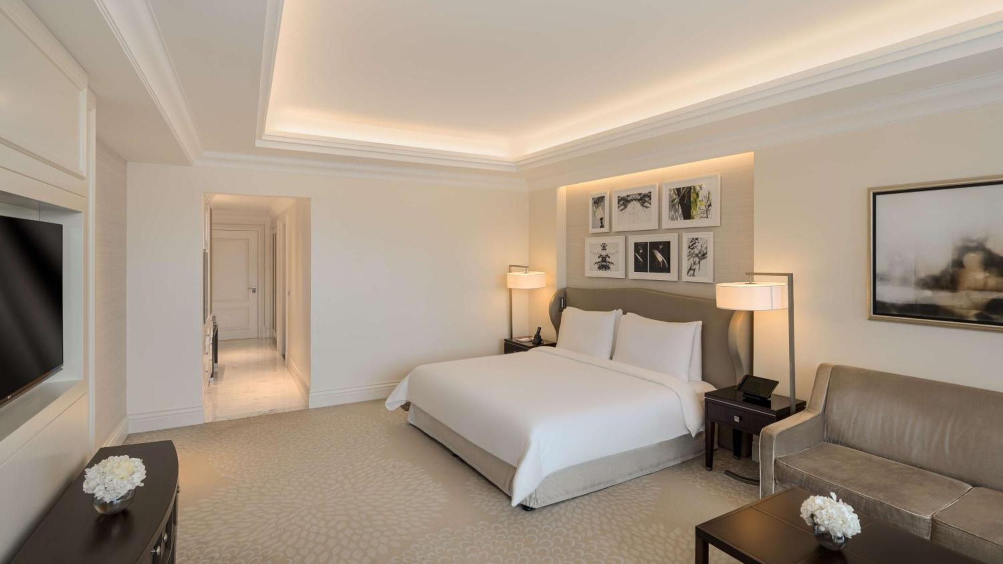 Kempinski The Boulevard Dubái Exterior foto A bedroom at the Four Seasons Hotel